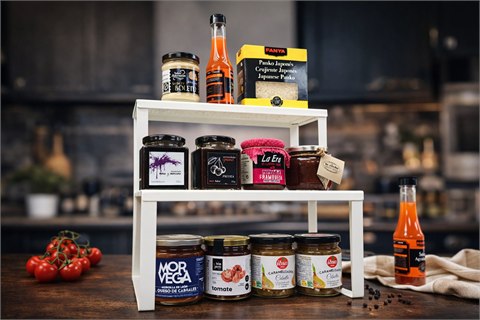 Surtido gourmet para completar una mesa de aperitivo